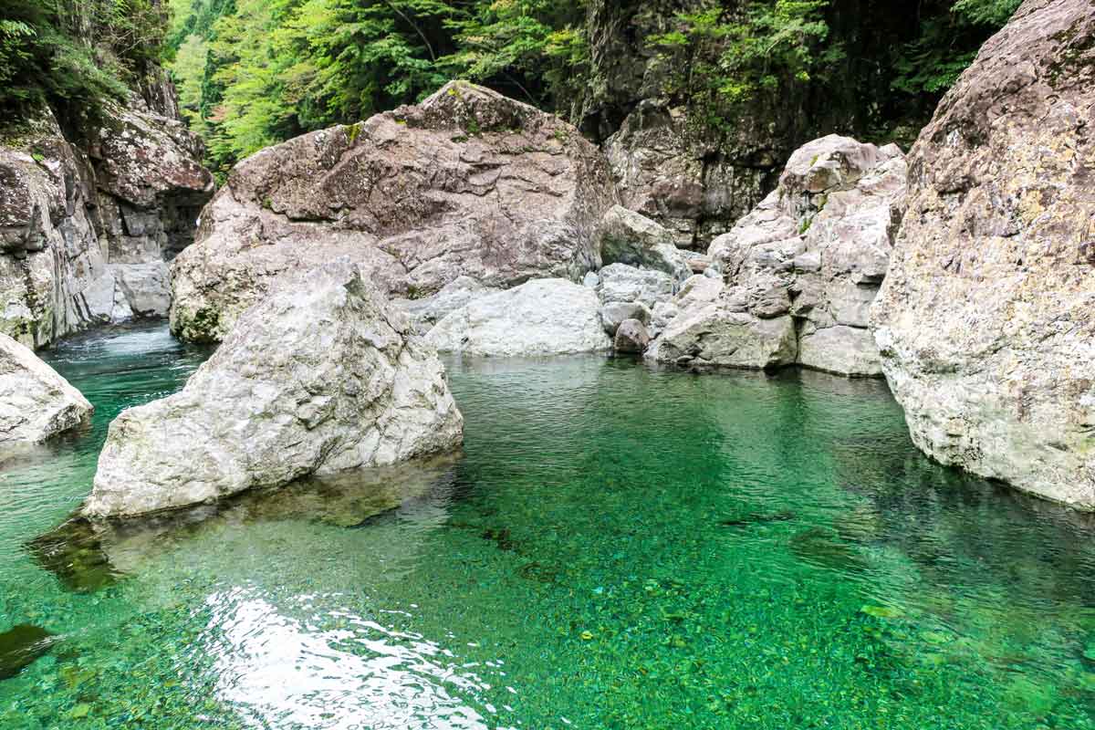 山上川のエメラルドグリーン