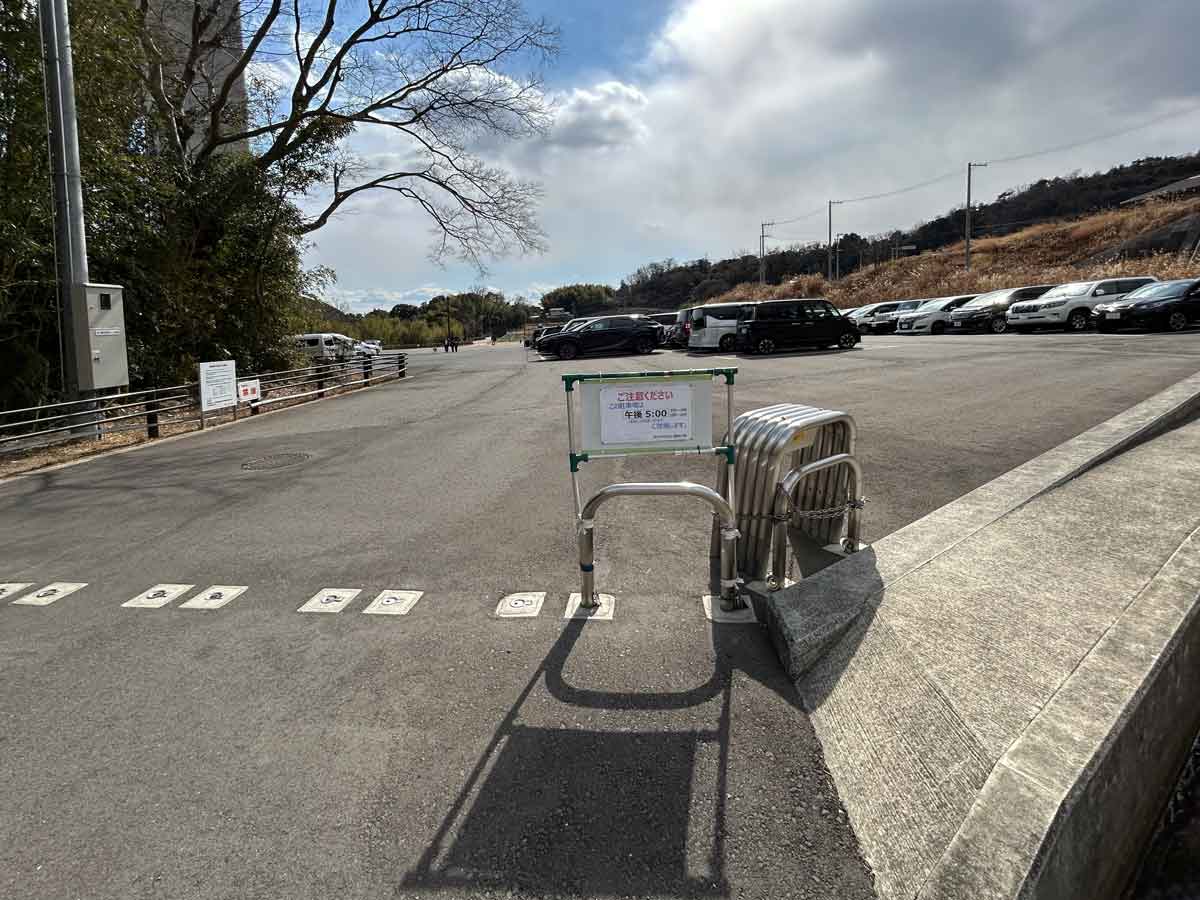 桑原ふれあい運動広場駐車場