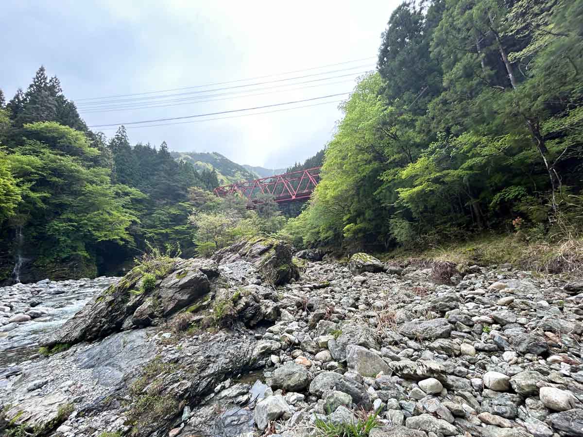 岩がゴロゴロ