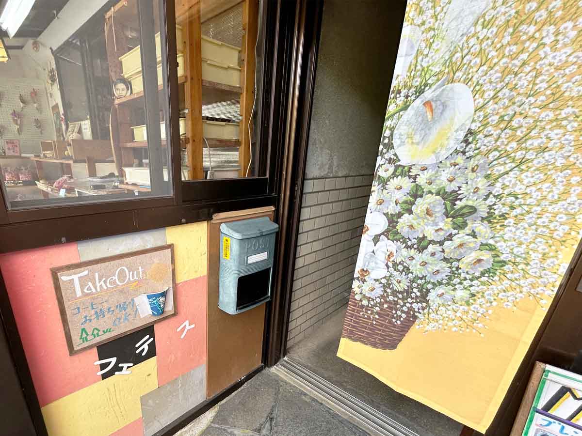 2階カフェへの入り口