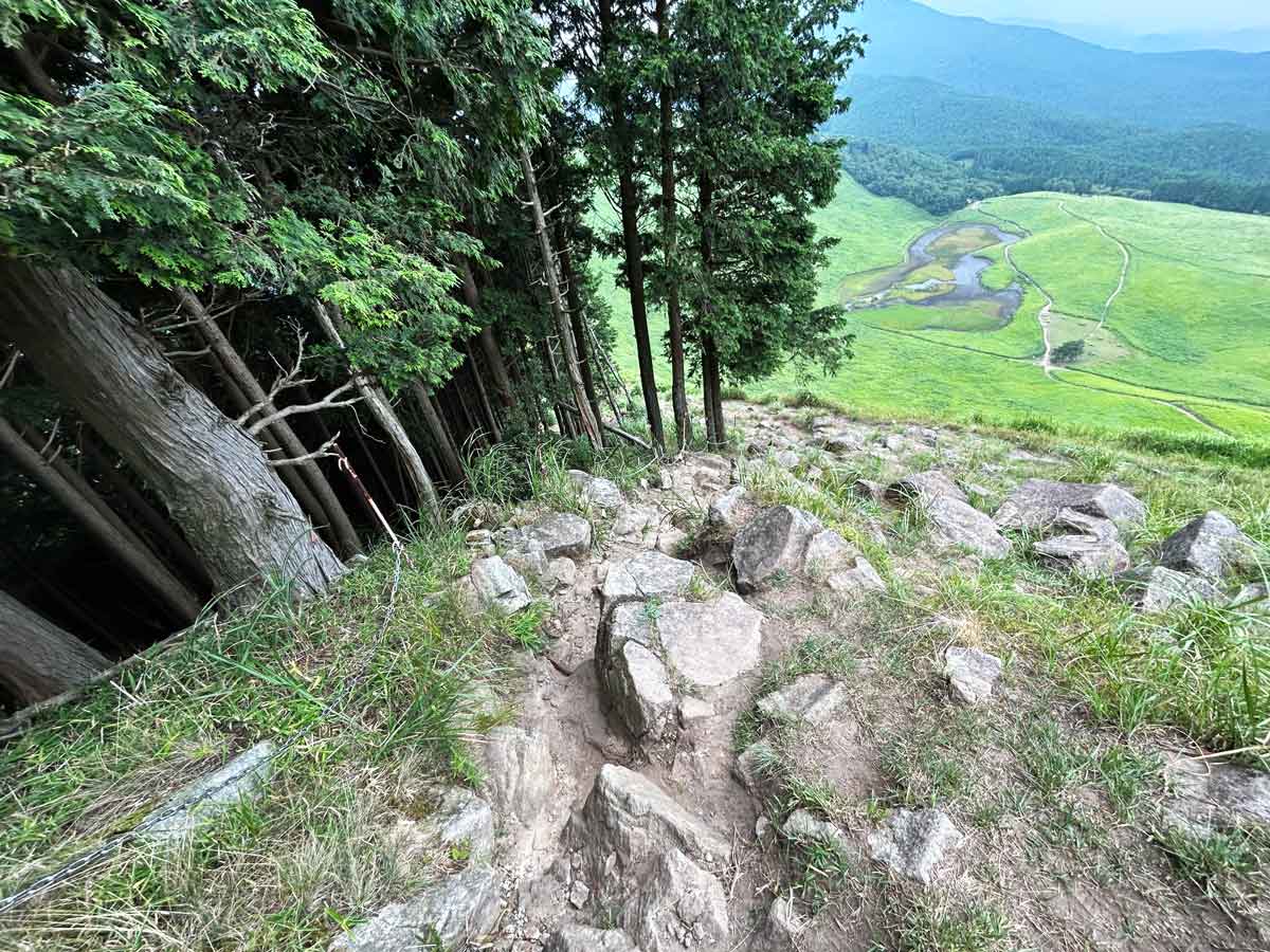 亀山峠から亀山へ