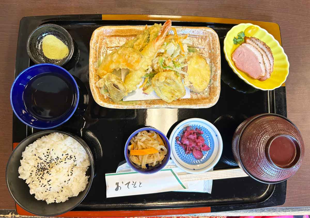 得々セットの定食