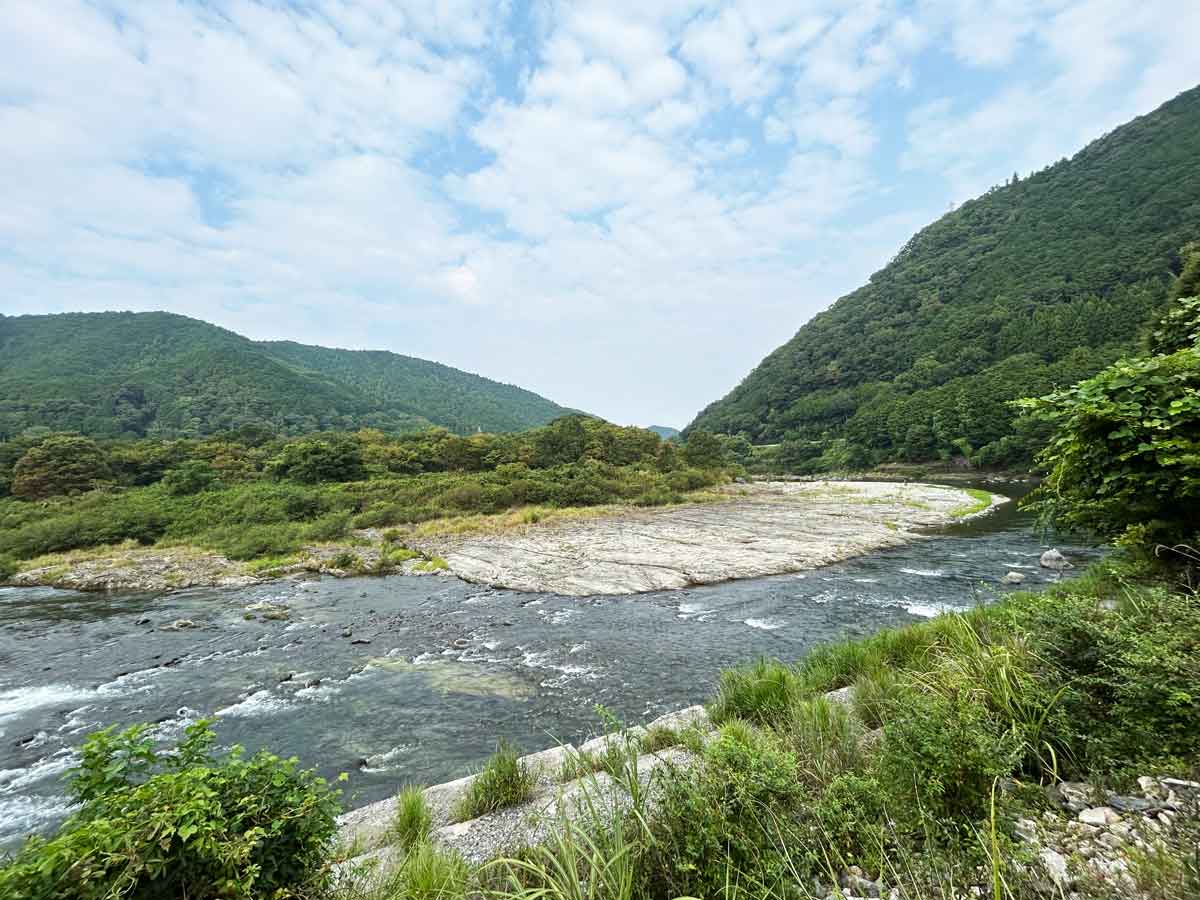 🖼️雨のあとの吉野川。水量も増し、流れの音が周囲に響いていました