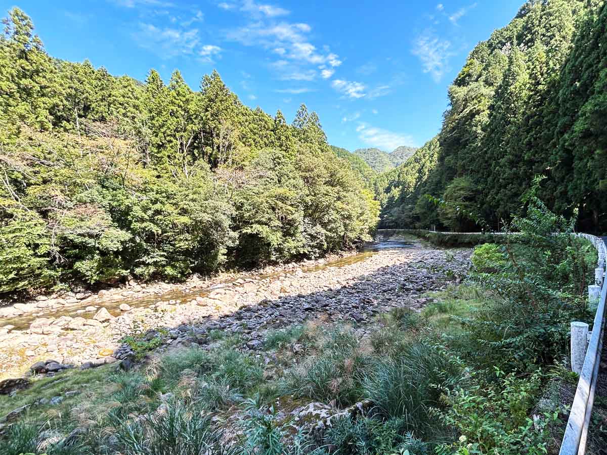 三重県に入ると、大きな川がすぐそこに