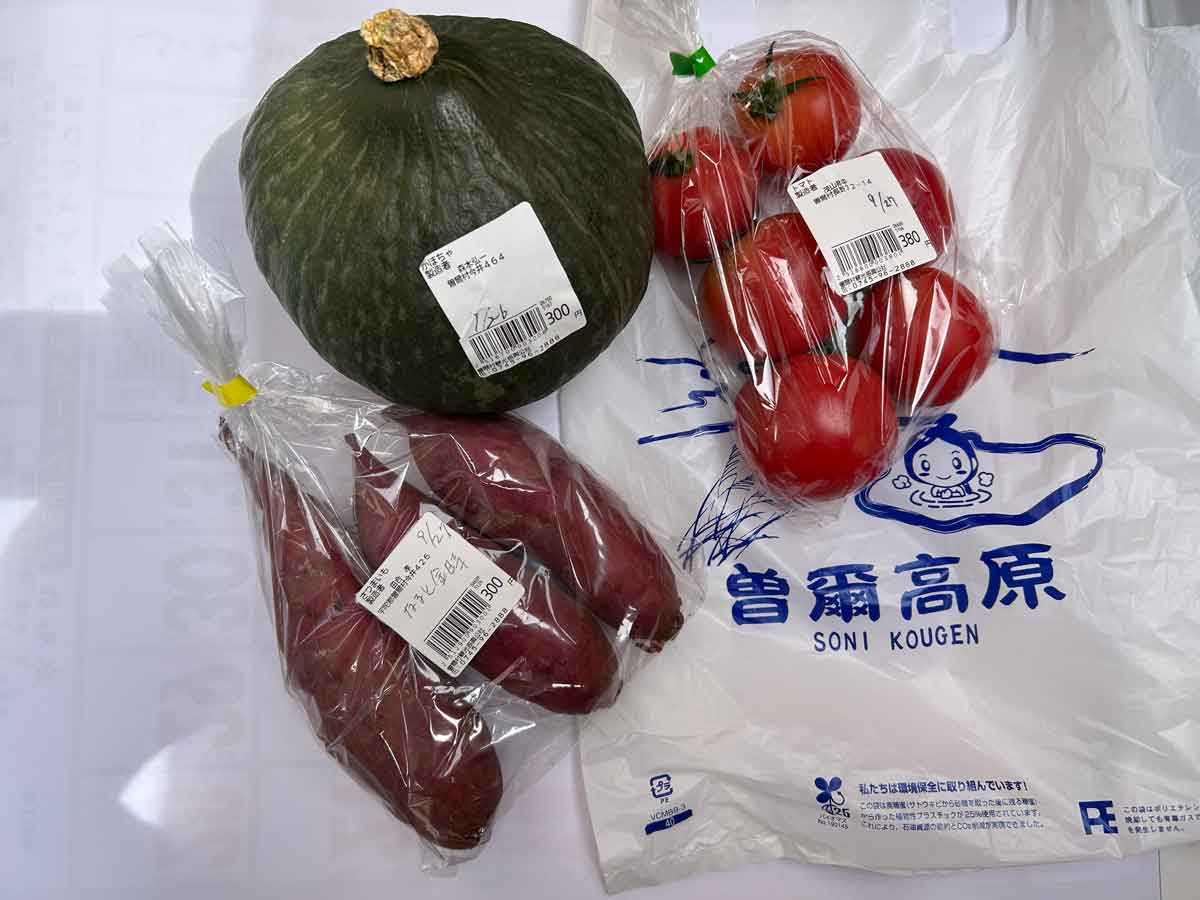 かぼちゃ300円・とまと380円・なると金時300円