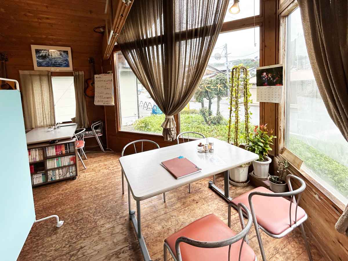 特等席の窓際・お好みに応じてどうぞ