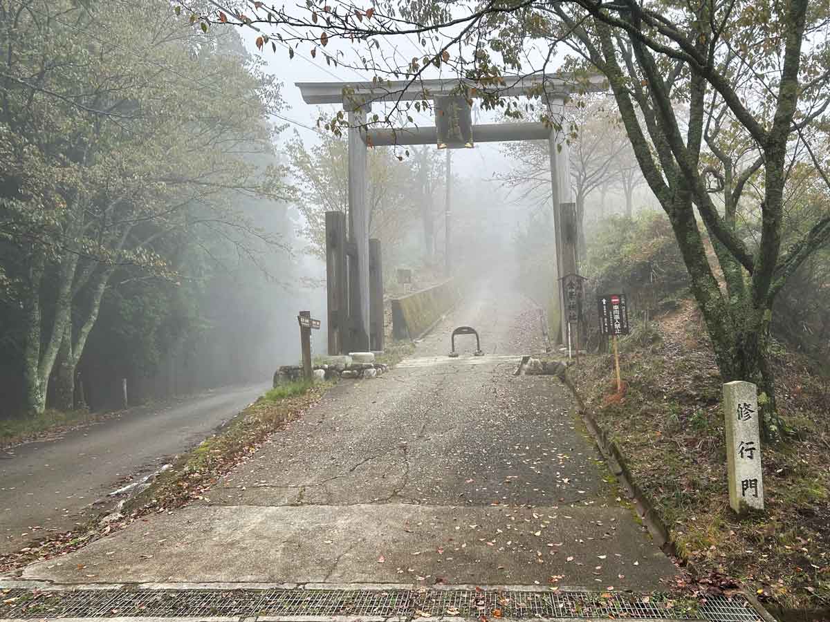 奥千本の修行門