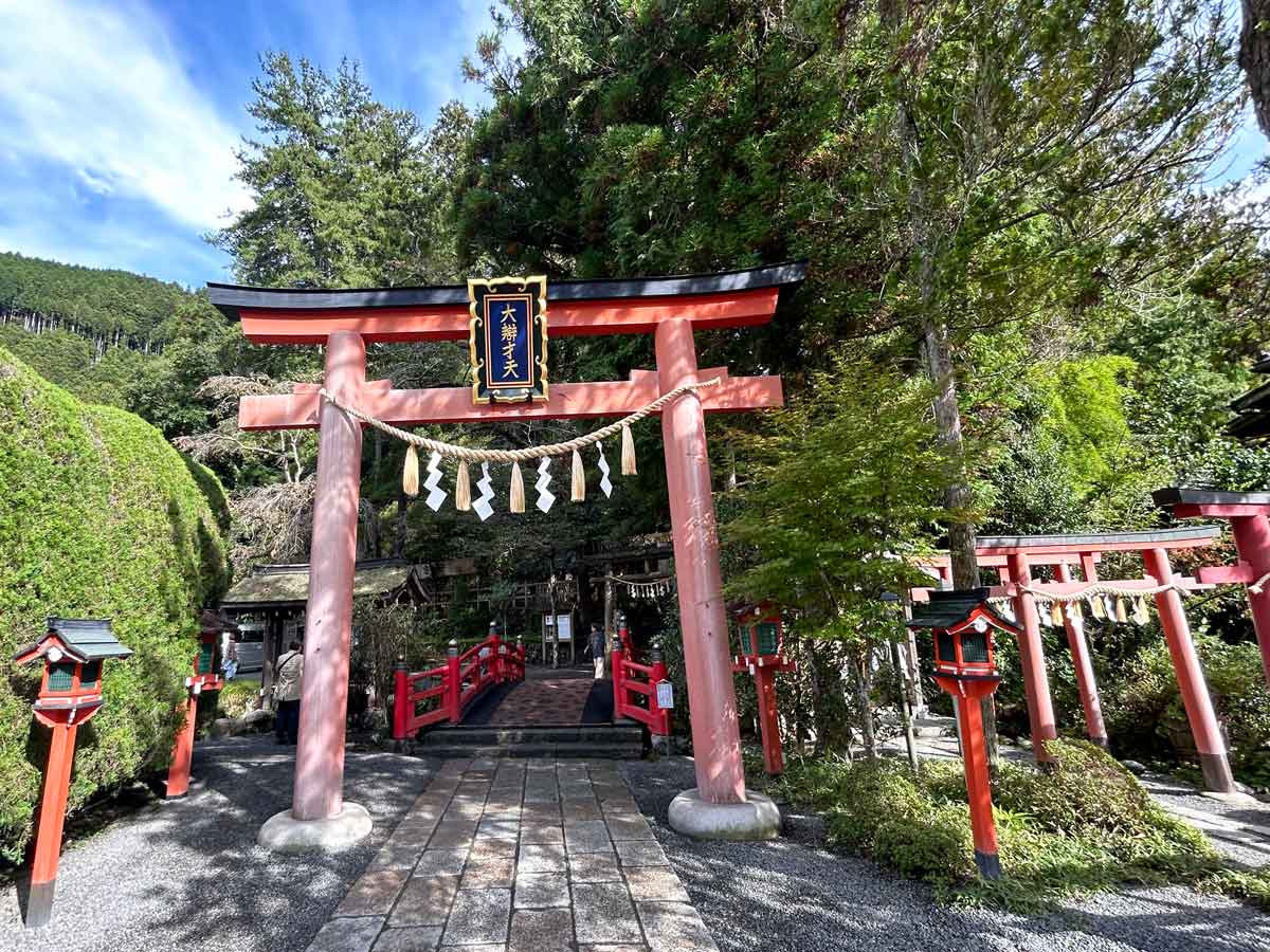 天河神社の正面・一番目の鳥居
