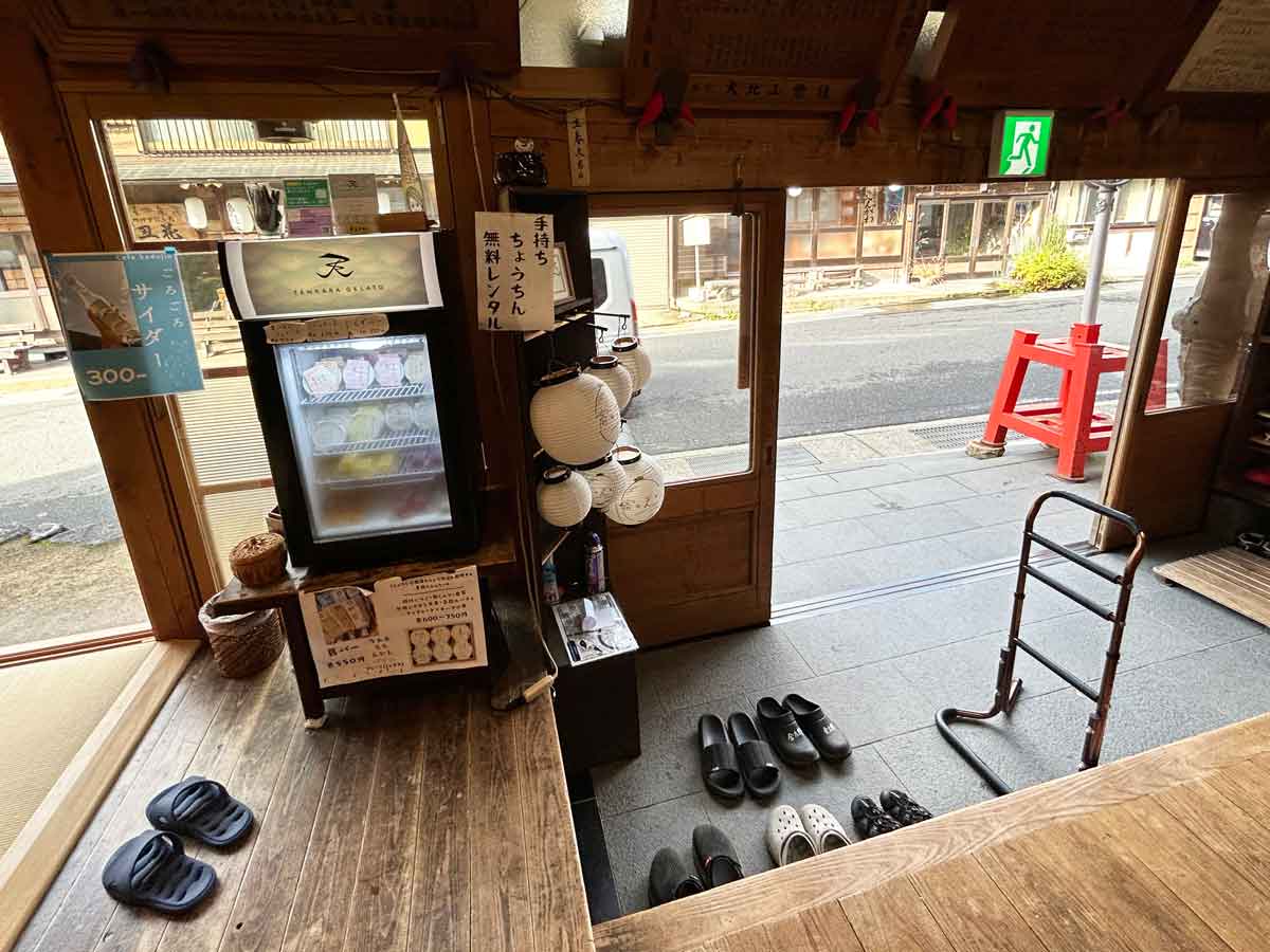 角甚の玄関たたき