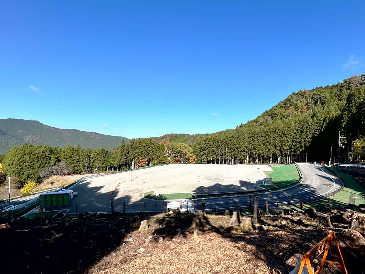 午前の村営駐車場