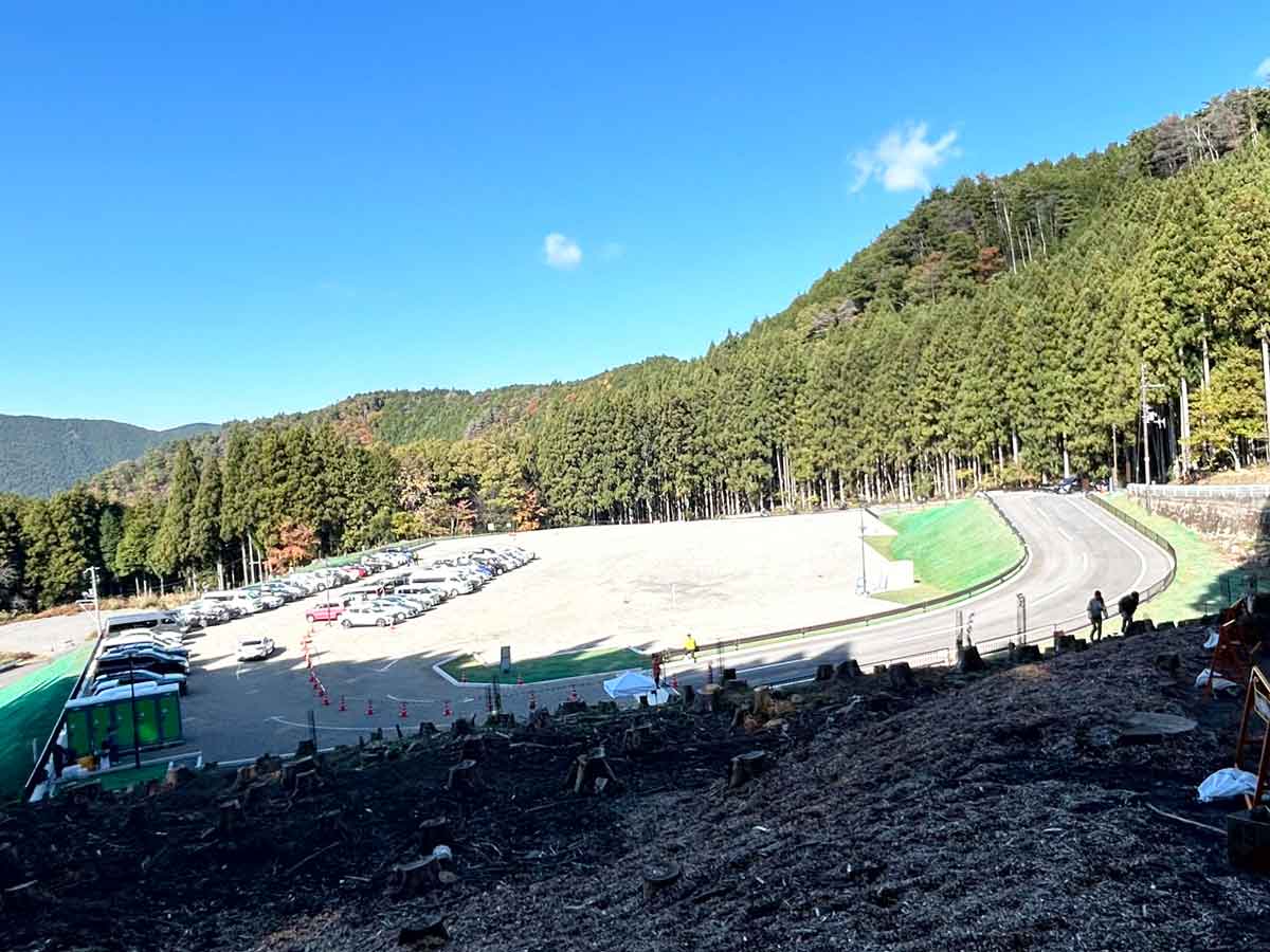 村営駐車場・曽爾高原 森林公園 有料駐車場
