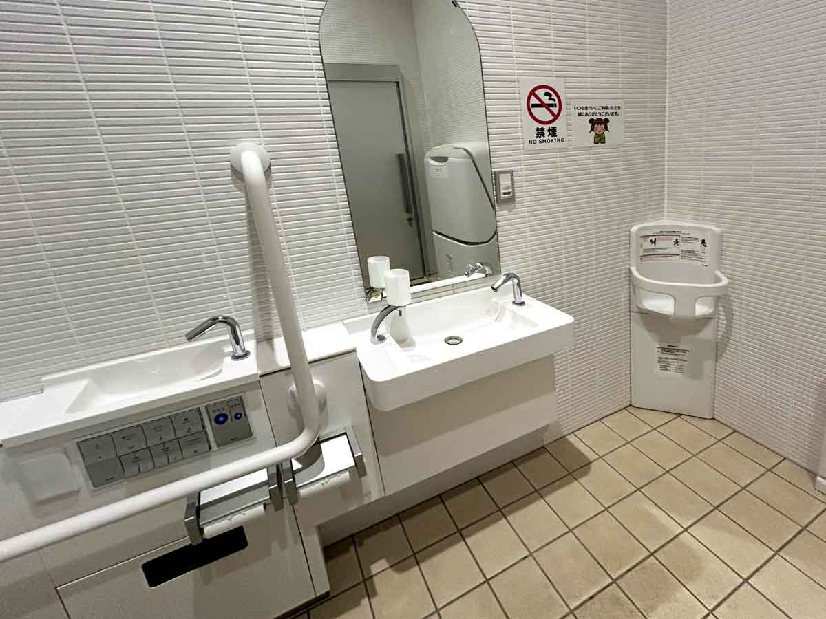 ベビーベッド・ベビーチェア・フィッティングボード