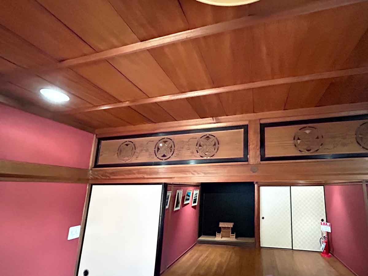 2階にはフローリングの座敷