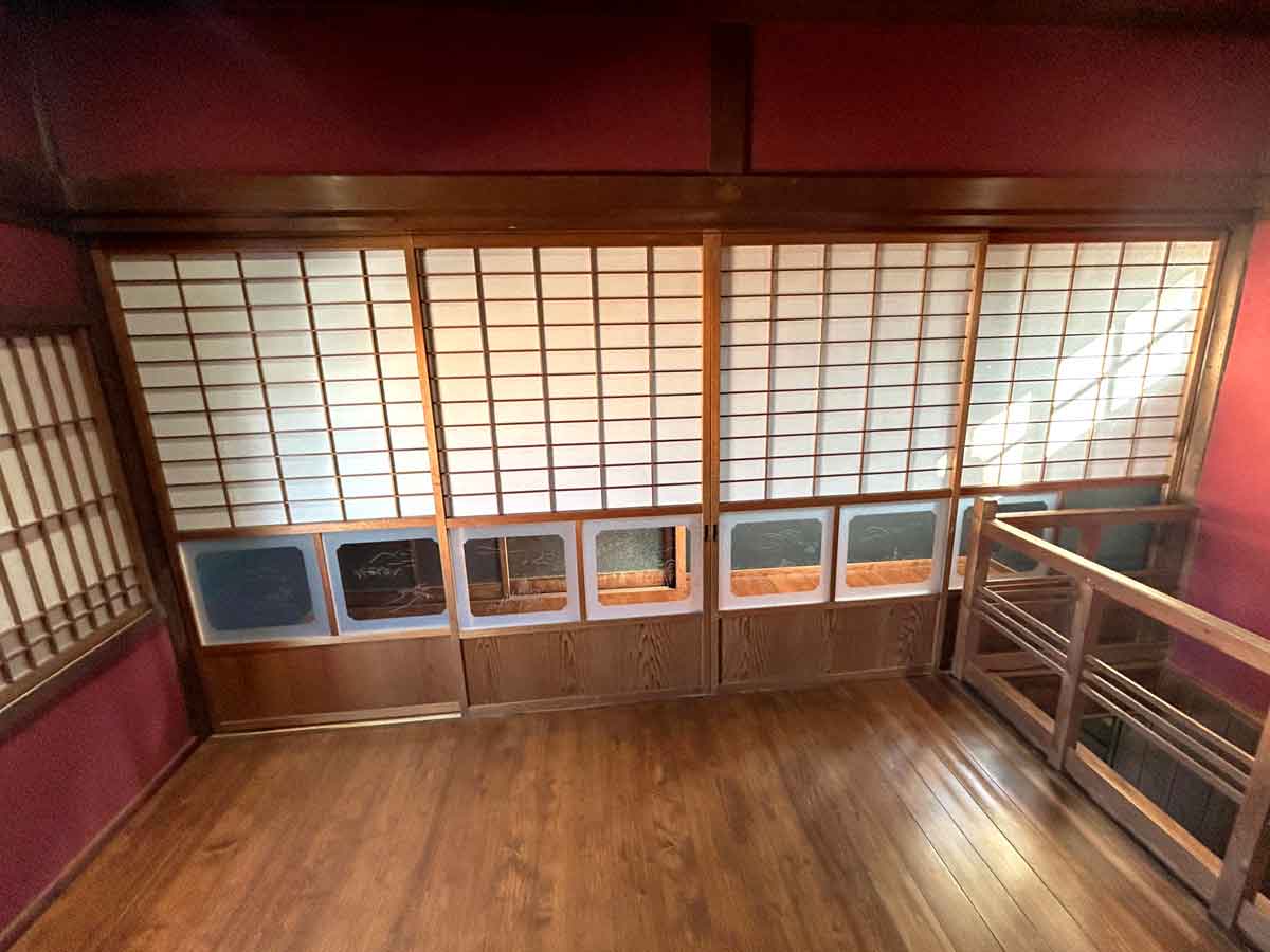 2階にはフローリングの座敷