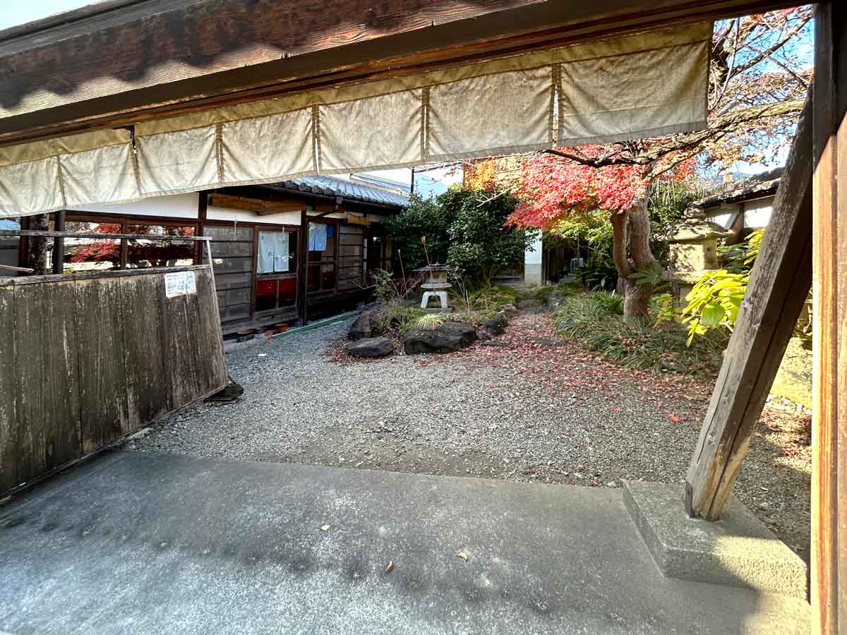 通りからも入れます