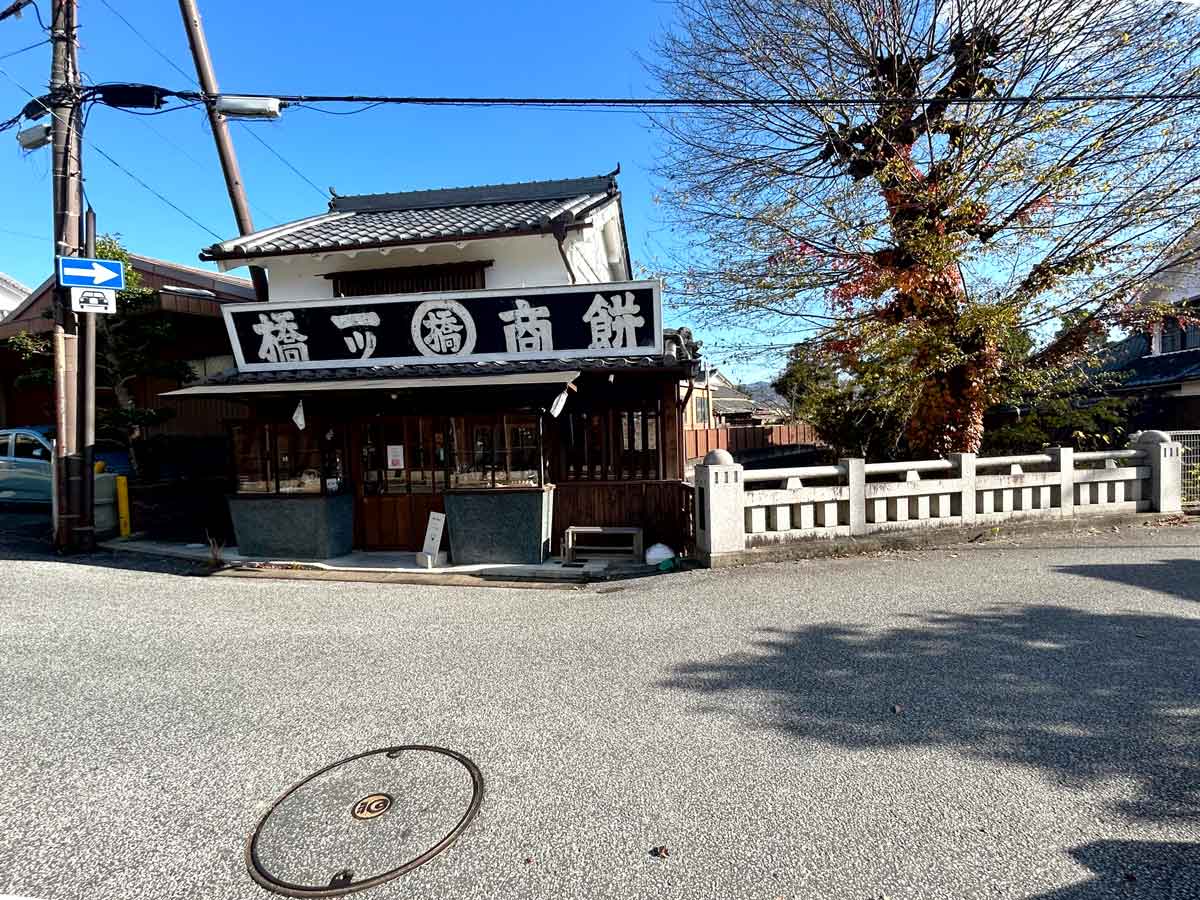 有名な看板の近く