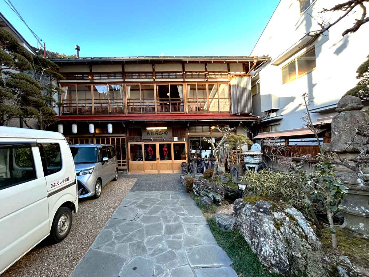 広い庭と駐車場