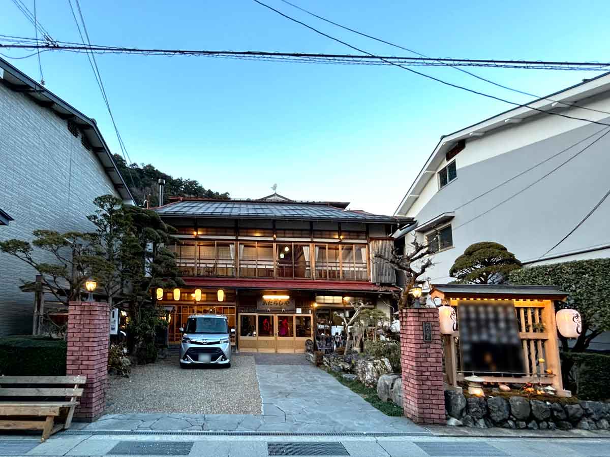 あたらしや旅館の正面