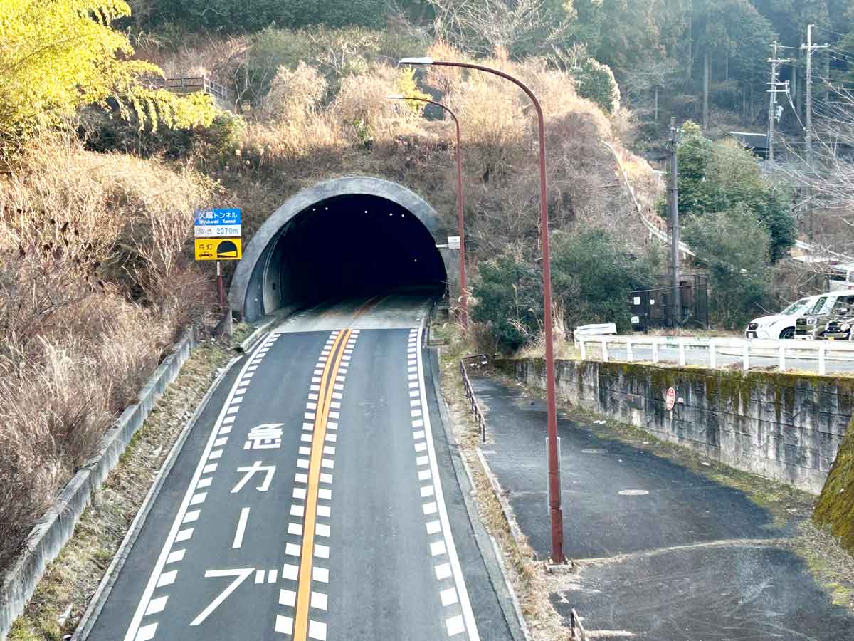 この日も脇道の無料駐車場に沢山のハイカー達の車がありました