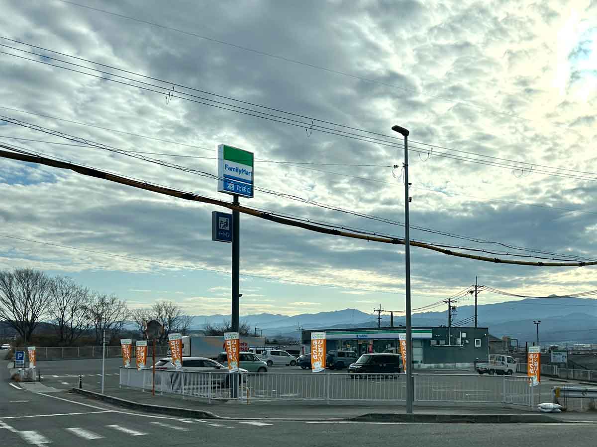 右折する前にお忘れなく。ファミリーマート 大淀下渕店