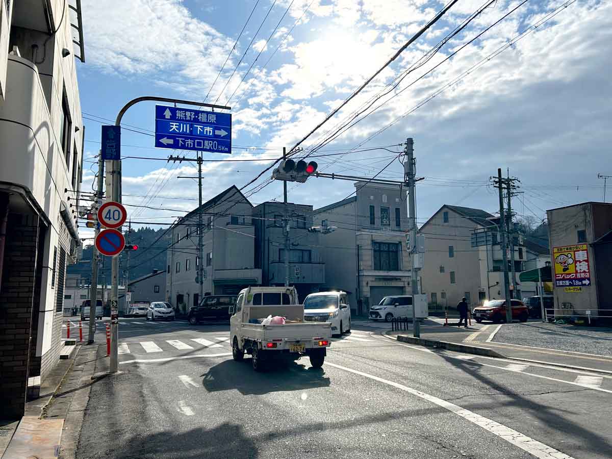 大淀町から吉野川の千石橋を渡ると下市町です