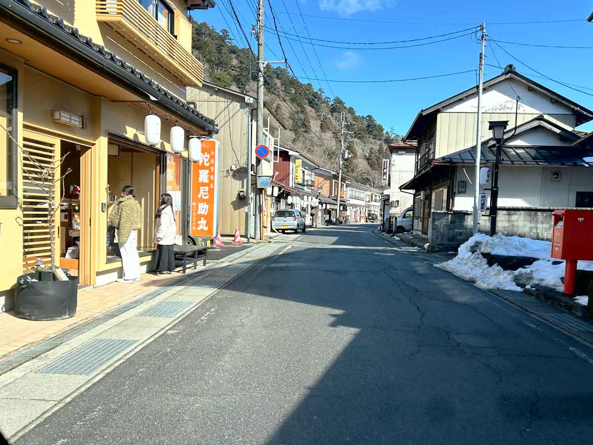 残雪があっても素敵な洞川