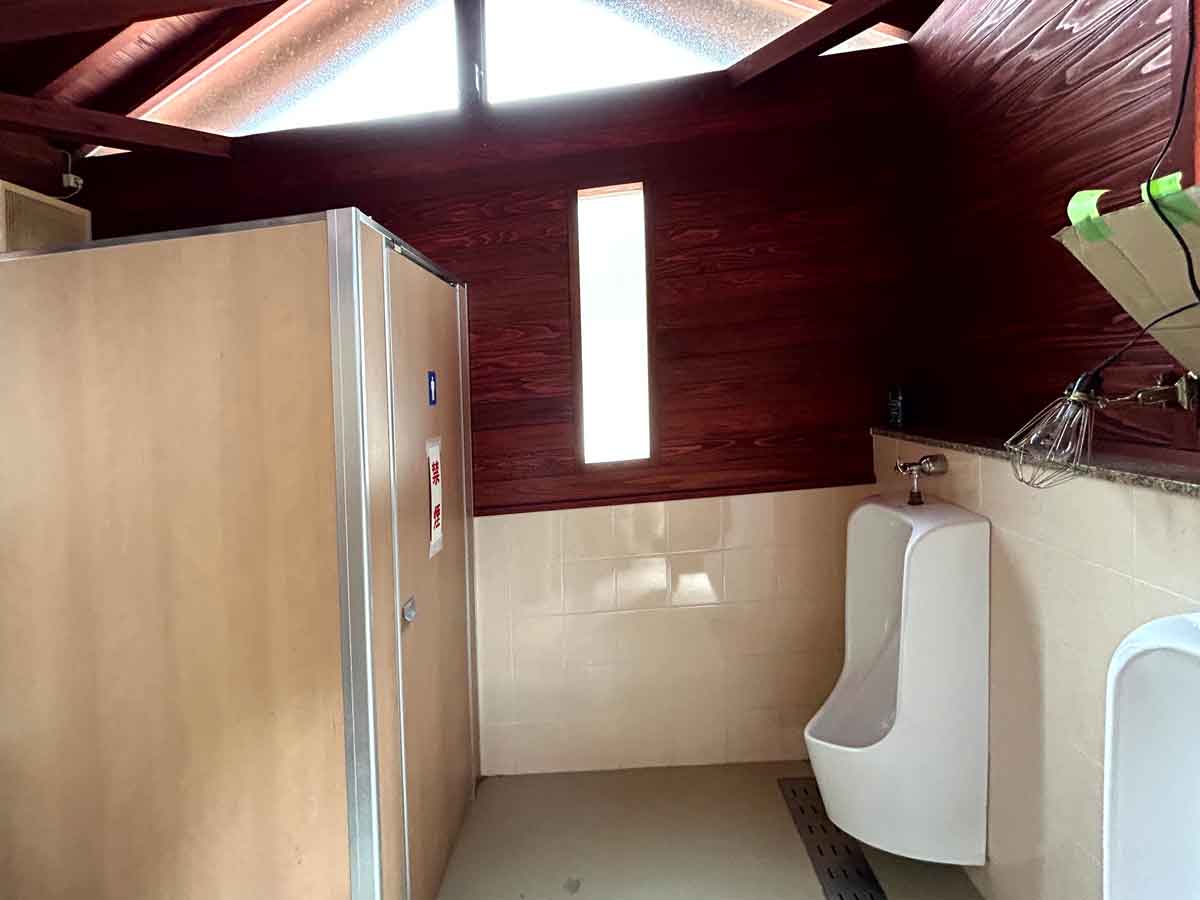 男子トイレ内部
