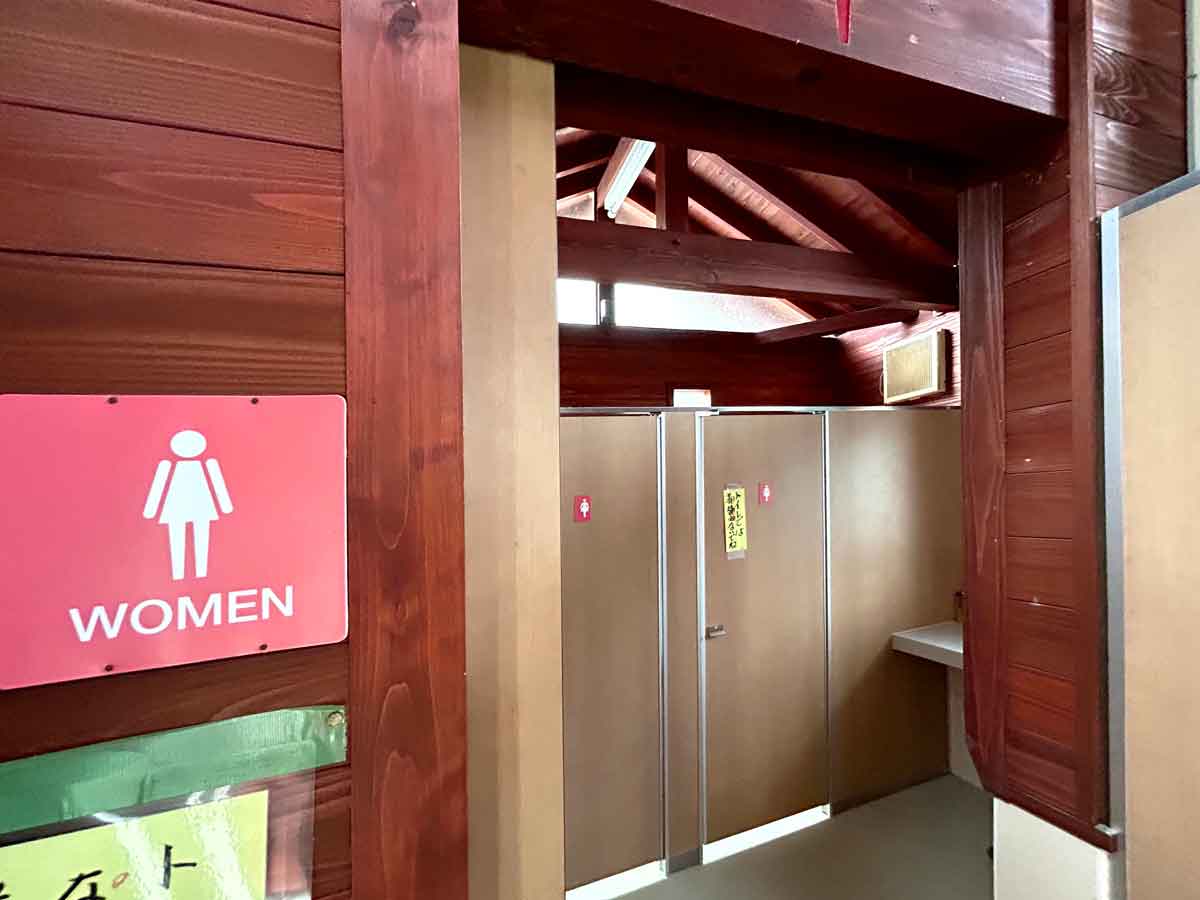 女子トイレ入口